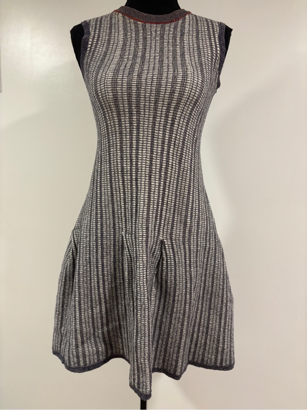 Victoria Beckham virgin wool drop waist high neck tank sleeve Aline dress size 2